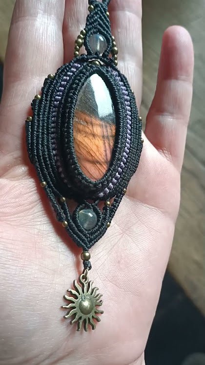Collier Talisman Aura Pourpre - Lunestya Macramé