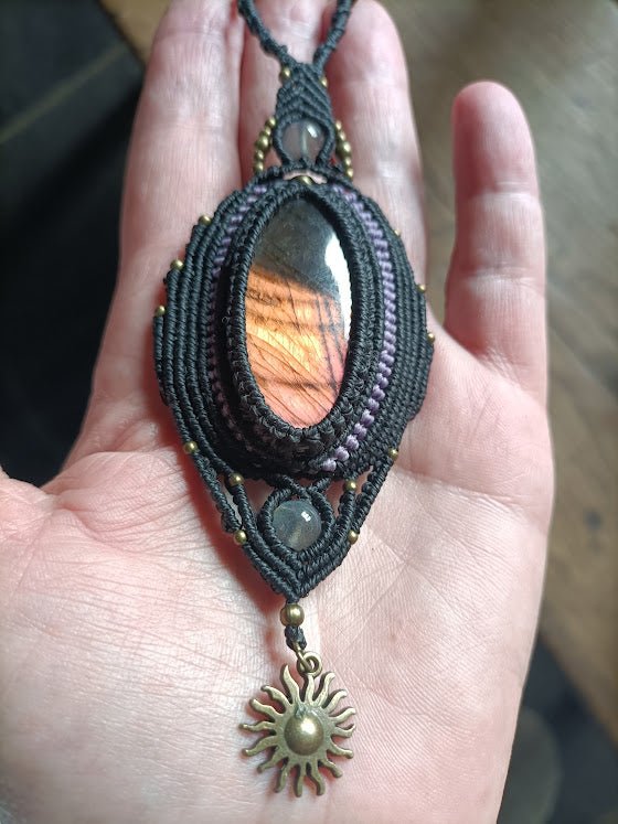 Collier Talisman Aura Pourpre - Lunestya Macramé