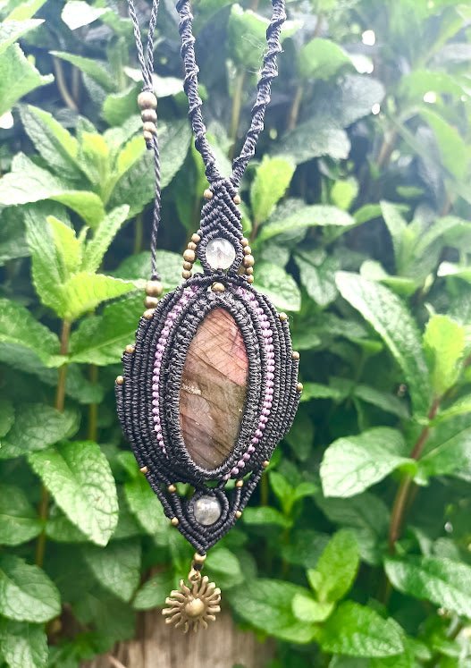 Collier Talisman Aura Pourpre - Lunestya Macramé